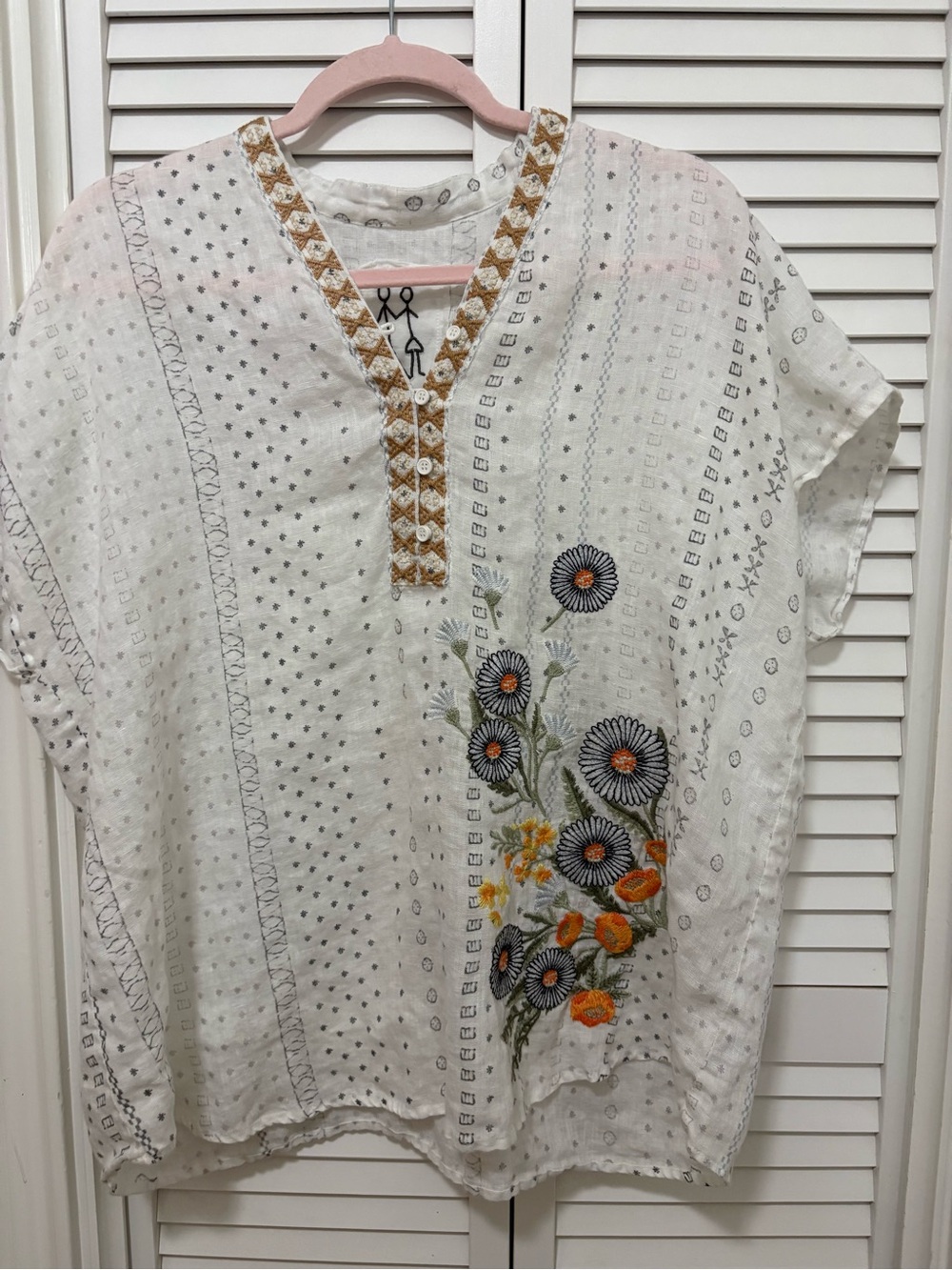 Embroidered White Floral V-Neck Women’s Top Johnny Was